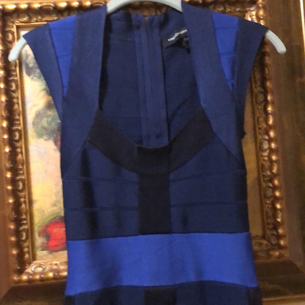 💙 French Connection body hugging cap sleeve chunky zipper back dress